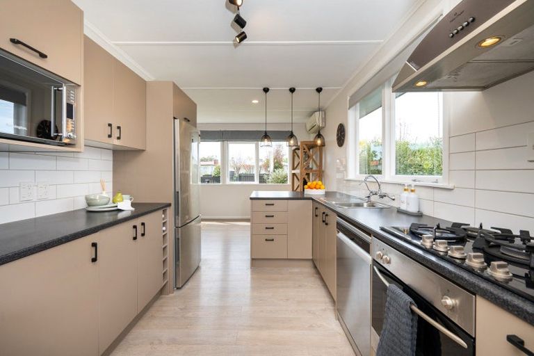 Photo of property in 17 Lipscombe Crescent, Havelock North, 4130