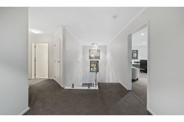 Photo of property in 14 Kereru Rise, Papakura, 2110