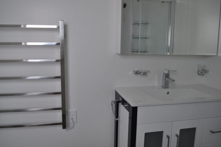 Photo of property in 10 Kopiko Way, Brooklyn, Wellington, 6021