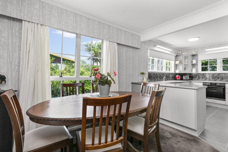 Photo of property in 1/6 Mahuta Grove, Northcote, Auckland, 0627