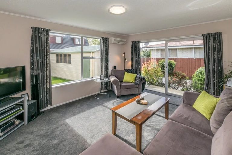 Photo of property in 2/6 Cam Place, Harewood, Christchurch, 8051