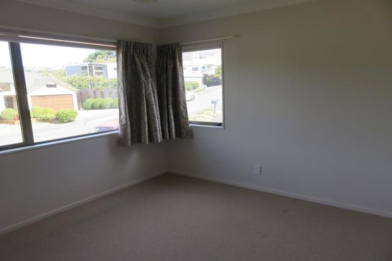 Photo of property in 15 Wantwood Grove, Churton Park, Wellington, 6037