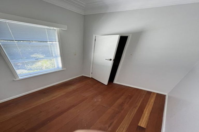 Photo of property in 4 Ramsgate Terrace, Mairangi Bay, Auckland, 0630