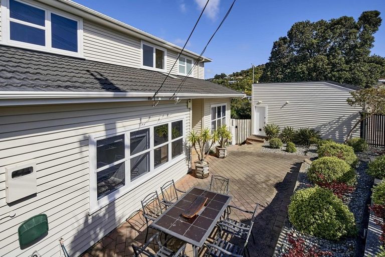 Photo of property in 2 Seaview Road, Paremata, Porirua, 5024