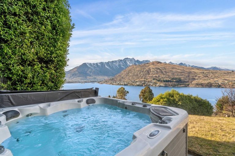 Photo of property in 18 Woodbury Rise, Queenstown, 9300