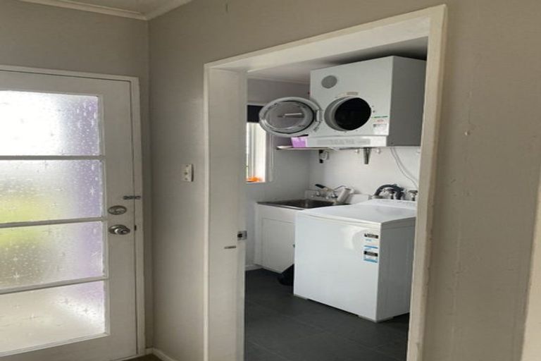 Photo of property in 110 Taylor Terrace, Tawa, Wellington, 5028