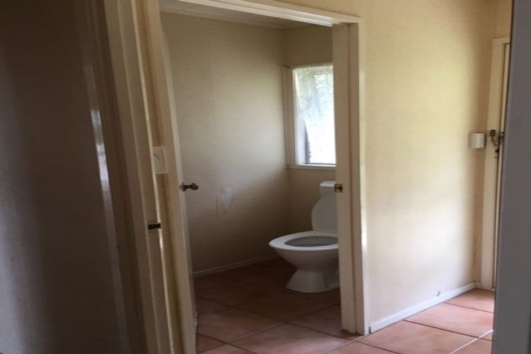 Photo of property in 126 Sunset Road, Unsworth Heights, Auckland, 0632