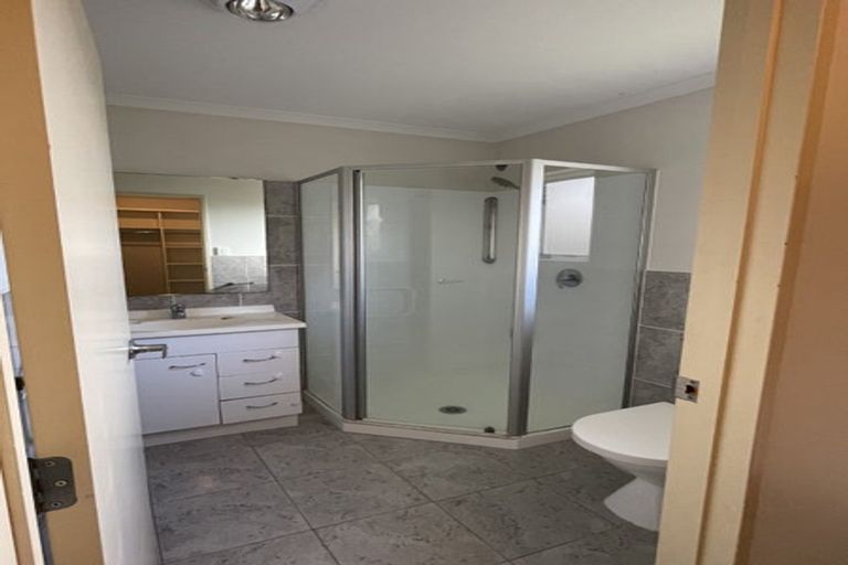 Photo of property in 24 Lili Chen Way, Mangere Bridge, Auckland, 2022