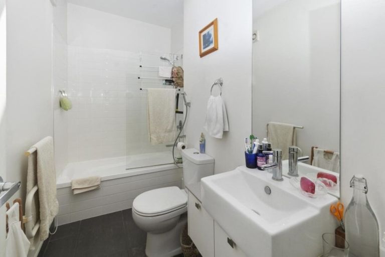 Photo of property in 76p Edmonton Road, Henderson, Auckland, 0612