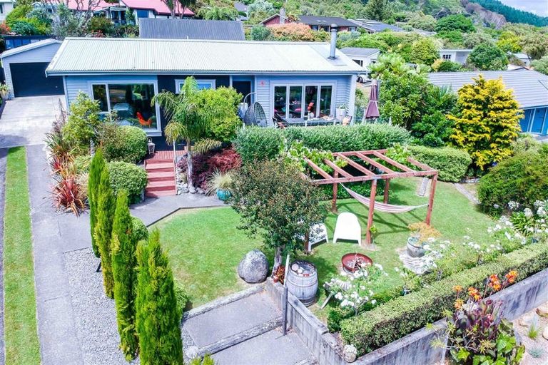 Photo of property in 11 Kotare Street, Waikanae, 5036