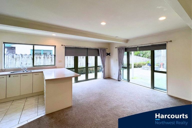 Photo of property in 151c Colwill Road, Massey, Auckland, 0614