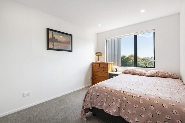 Photo of property in 12 Mahinga Kai Way, Belmont, Auckland, 0622