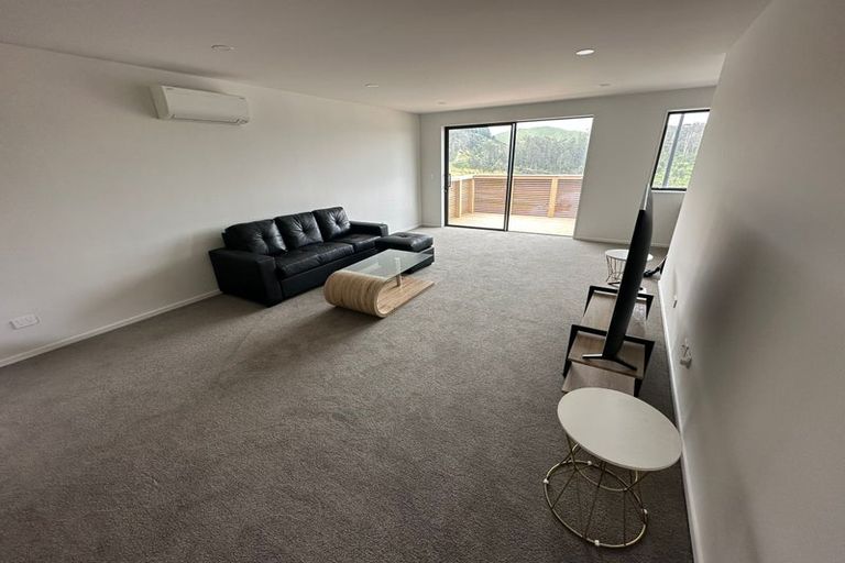 Photo of property in 39 Oakum Road, Whitby, Porirua, 5024