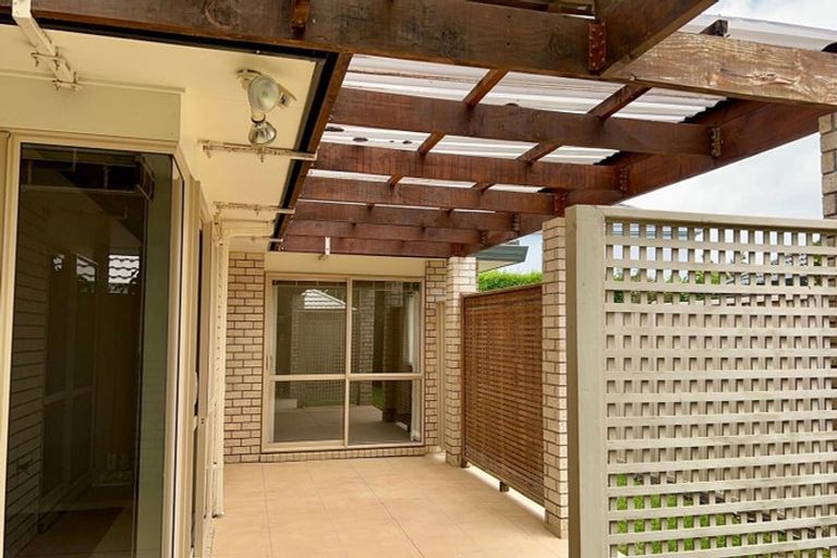 Photo of property in 31 Macnean Drive, East Tamaki Heights, Auckland, 2016