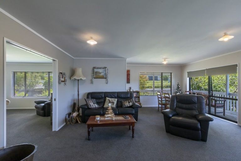 Photo of property in 37 Domain Road, Waipawa, 4210