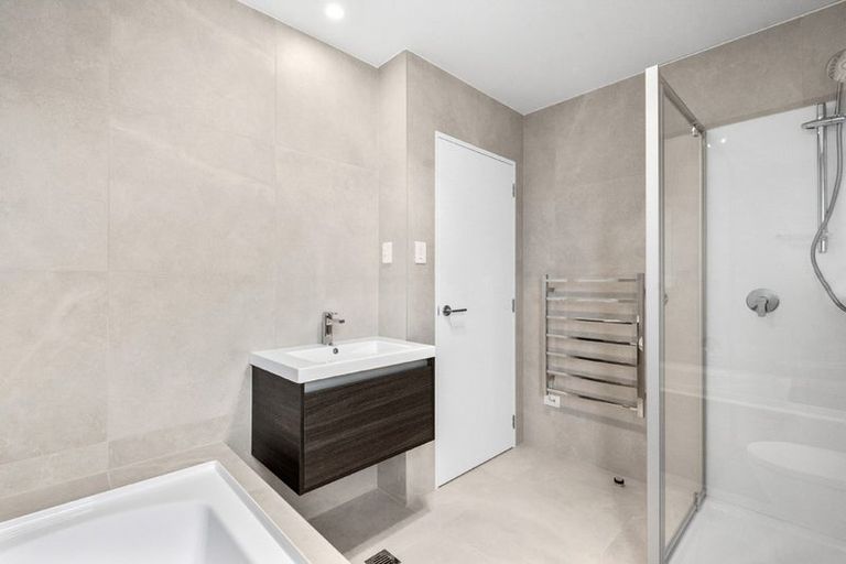 Photo of property in 30 Te Aniwaniwa Terrace, Albany, 0632