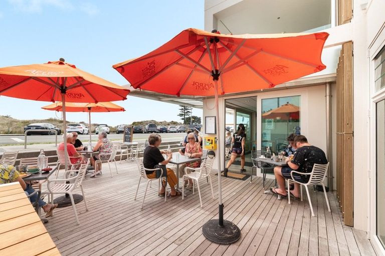 Photo of property in 154 Marine Parade, Mount Maunganui, 3116