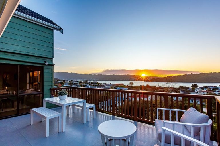 Photo of property in 19 Kinloch Place, Papakowhai, Porirua, 5024