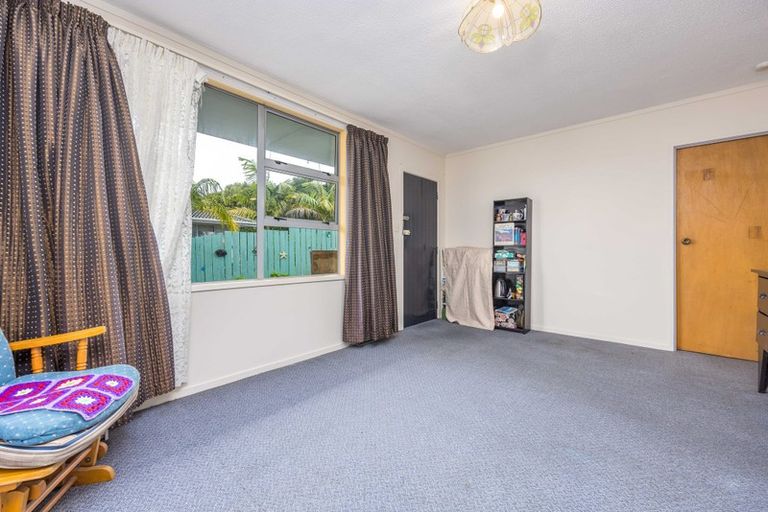 Photo of property in 2/81 Seabrook Avenue, New Lynn, Auckland, 0600
