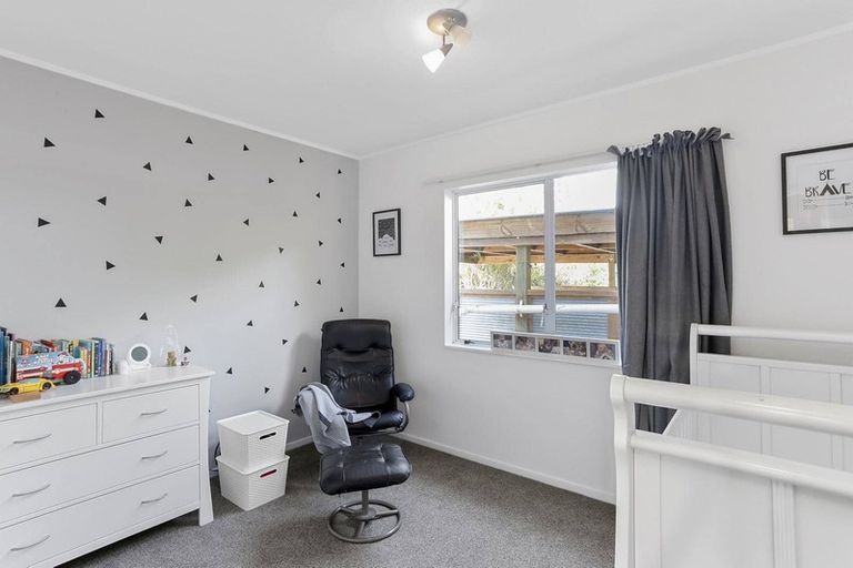 Photo of property in 1/7 Quiet Street, Te Atatu South, Auckland, 0610