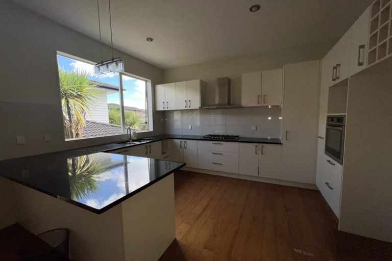 Photo of property in 3 Mana Lane, Pinehill, Auckland, 0632