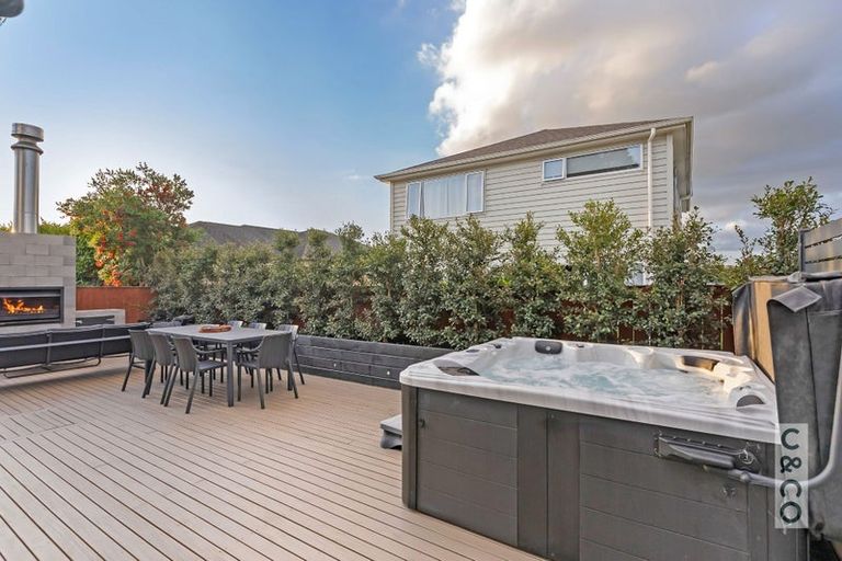 Photo of property in 37 Nobilo Road, Kumeu, 0810