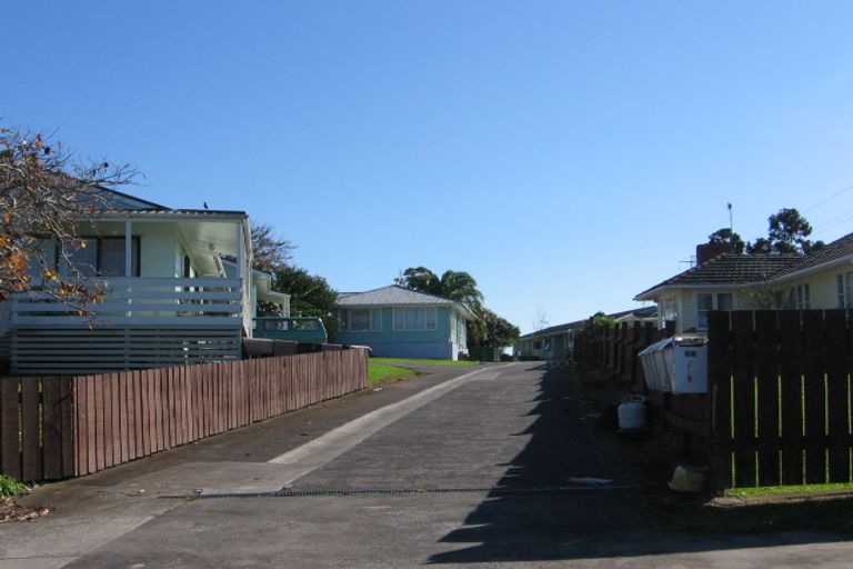 Photo of property in 68e Roberts Road, Te Atatu South, Auckland, 0610