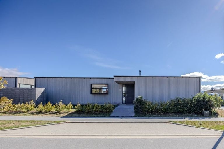 Photo of property in 18 Stackbrae Avenue, Wanaka, 9305