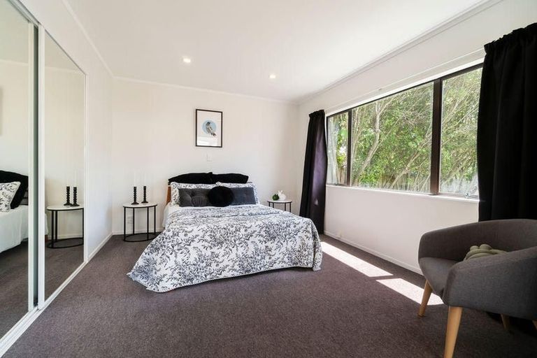 Photo of property in 1/103 Carlisle Road, Torbay, Auckland, 0632