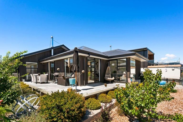 Photo of property in 16 Scurr Terrace, Wanaka, 9305