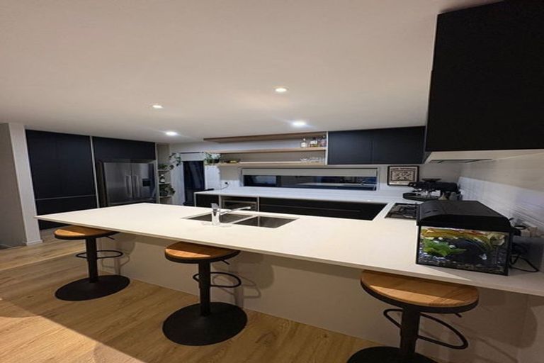 Photo of property in 2e Fowler Street, Northcote, Auckland, 0627