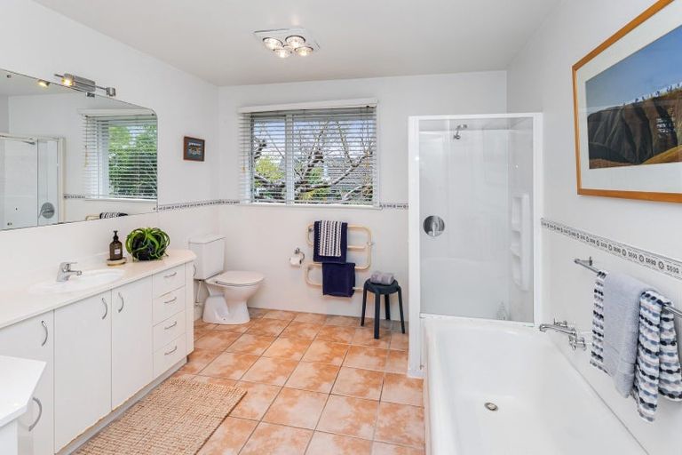 Photo of property in 90 Clyde Road, Ilam, Christchurch, 8041