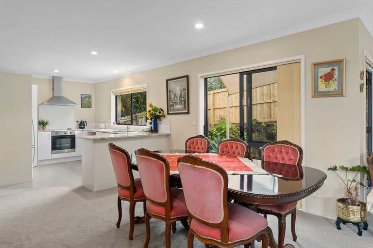 Photo of property in 9a Bond Crescent, Forrest Hill, Auckland, 0620