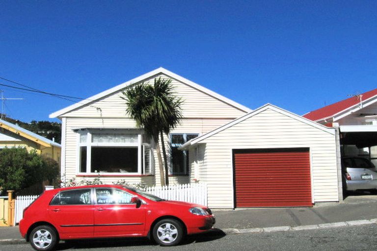 Photo of property in 65 Eden Street, Island Bay, Wellington, 6023