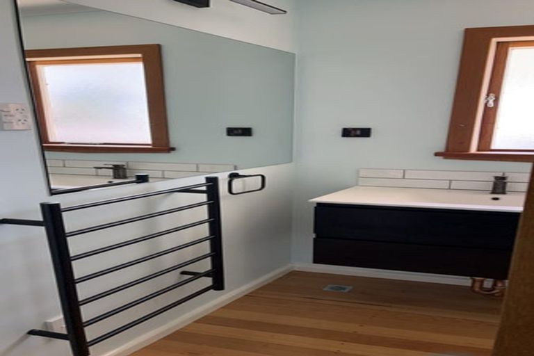 Photo of property in 30 Gilliam Street, New Lynn, Auckland, 0600