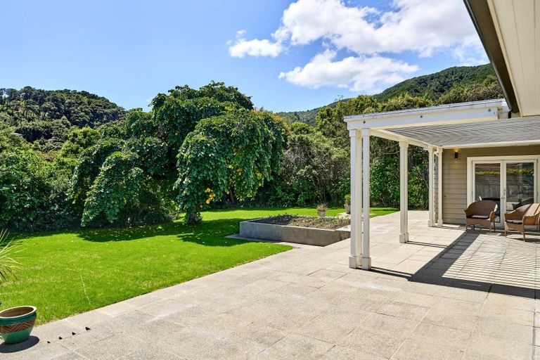 Photo of property in 5 Cheviot Road, Lowry Bay, Lower Hutt, 5013