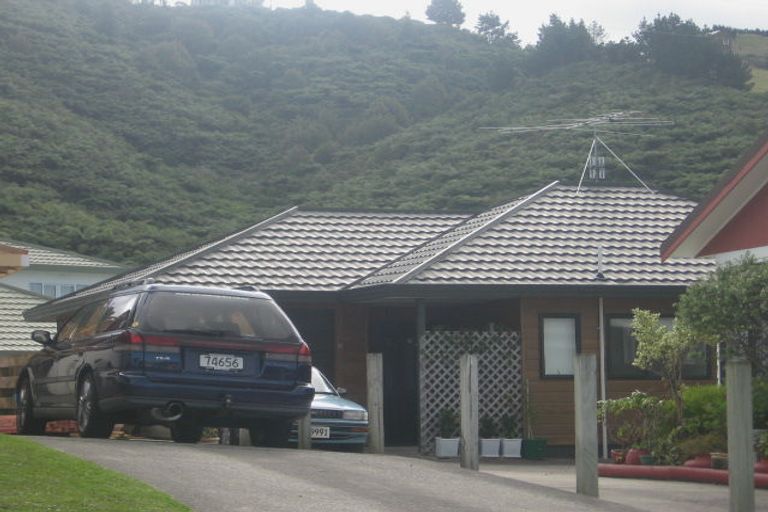 Photo of property in 1/3 Opurere Grove, Tirohanga, Lower Hutt, 5010