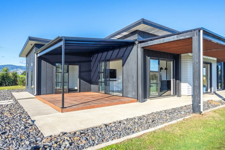 Photo of property in 9 Kristin Place, Manakau, Levin, 5573