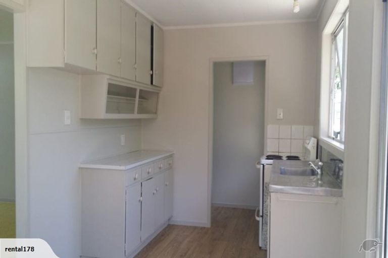 Photo of property in 2/20 Carter Place, Manurewa, Auckland, 2102