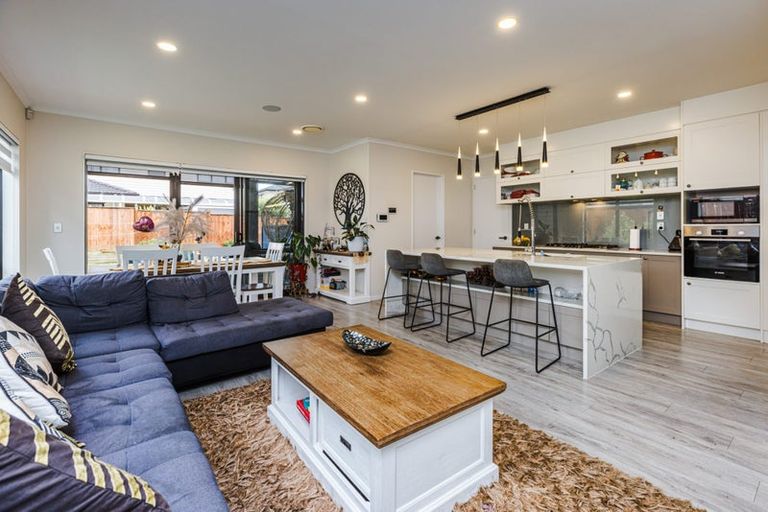 Photo of property in 32 Carrickdawson Drive, Flat Bush, Auckland, 2019