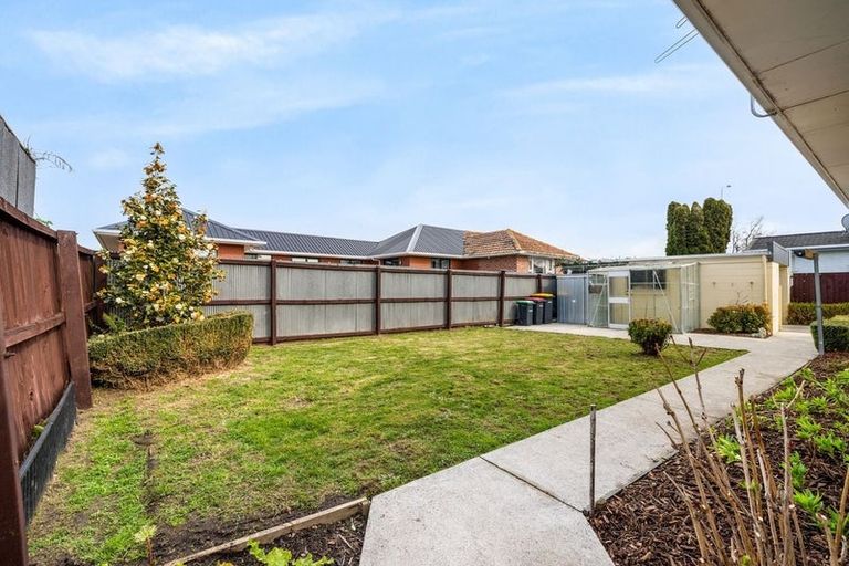 Photo of property in 2/4 Apollo Place, Papanui, Christchurch, 8052