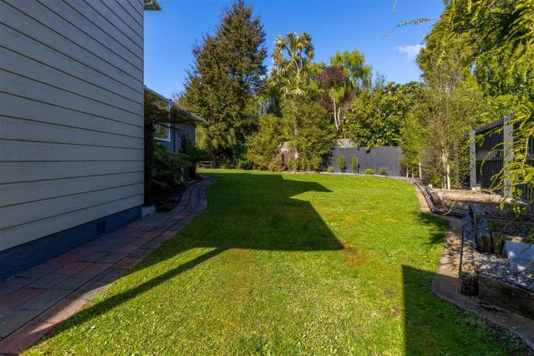 Photo of property in 76 Nortons Road, Avonhead, Christchurch, 8042