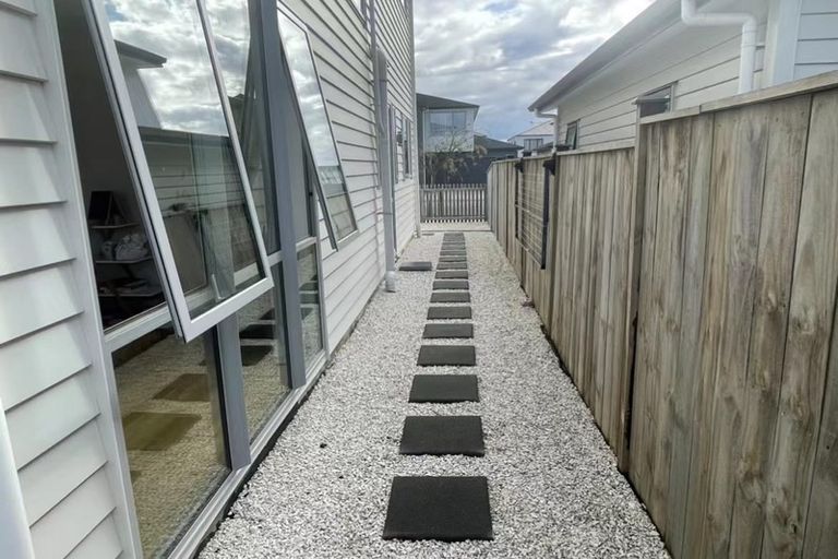 Photo of property in 5 Toanui Road, Hobsonville, Auckland, 0616