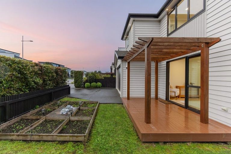 Photo of property in 21 Tawatawa Street, Long Bay, Auckland, 0630