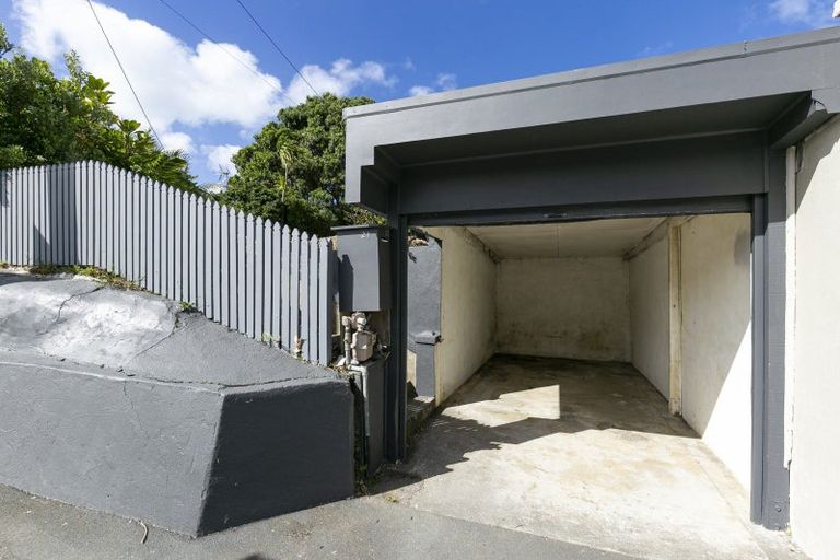 Photo of property in 21 The Parade, Island Bay, Wellington, 6023