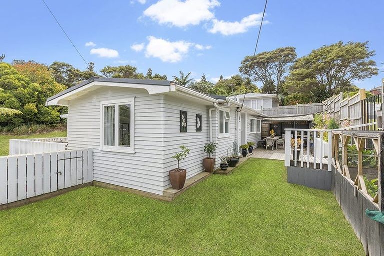 Photo of property in 7 Norman Road, Titirangi, Auckland, 0604