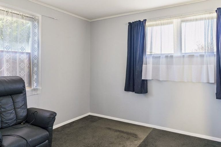 Photo of property in 18 Wyatt Avenue, Onekawa, Napier, 4110