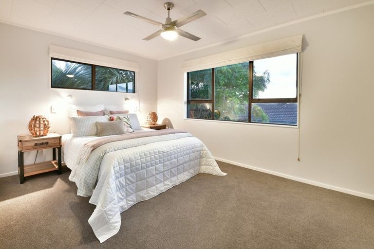 Photo of property in 3b Royalty Rise, Red Beach, 0932