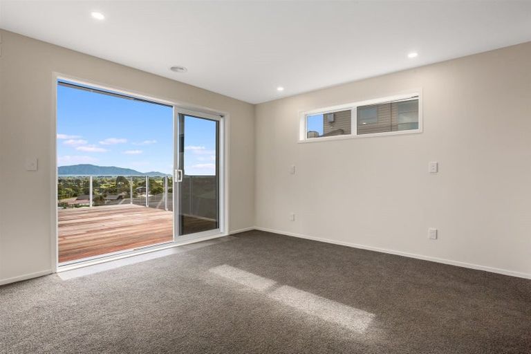 Photo of property in 64 Kakariki Grove, Waikanae, 5036