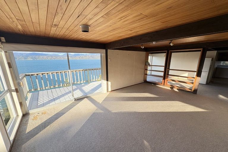 Photo of property in 28 Napier Street, Karaka Bays, Wellington, 6022